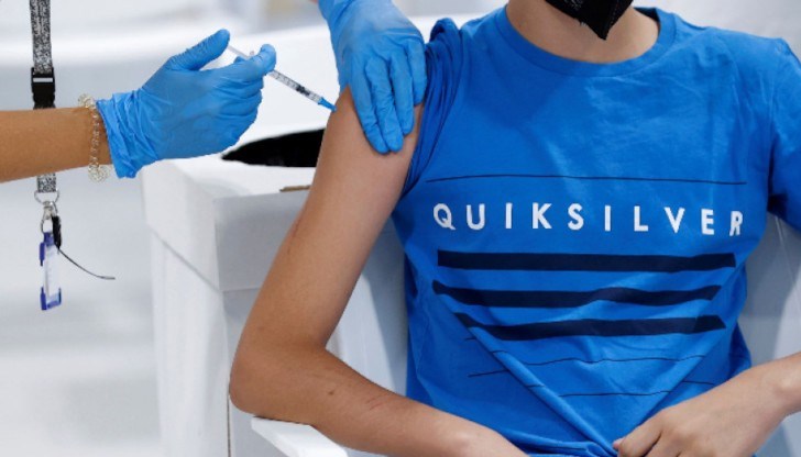 В областната болница „Д-р Стефан Черкезов“ във Велико Търново бяха поставени първите ваксини срещу Covid-19 на деца