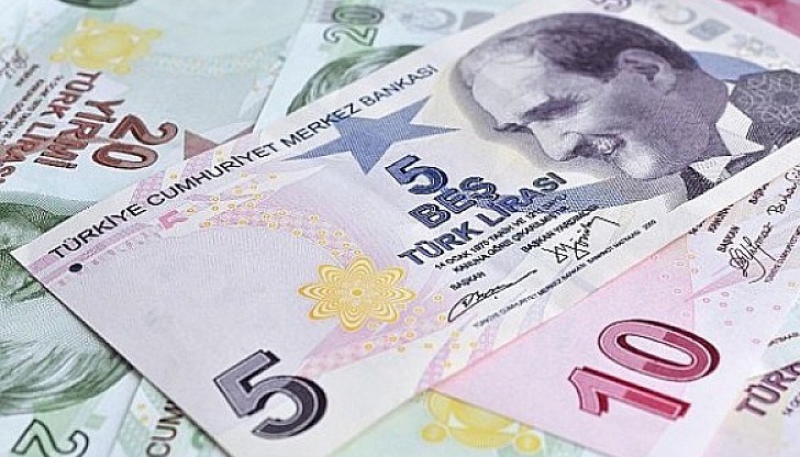 Турската валута достигна до рекордно ниското равнище от 17 лири за щатски долар и 19 лири за евро