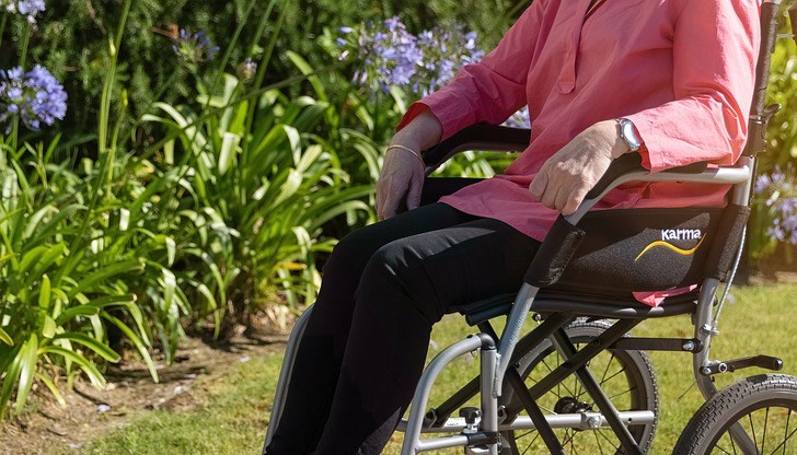 Той ще се ползва от 30 лица за дневни, полудневни и почасови услуги, мобилни услуги и заместваща грижа Той ще се ползва от 30 лица за дневни, полудневни и почасови услуги, мобилни услуги и заместваща грижа