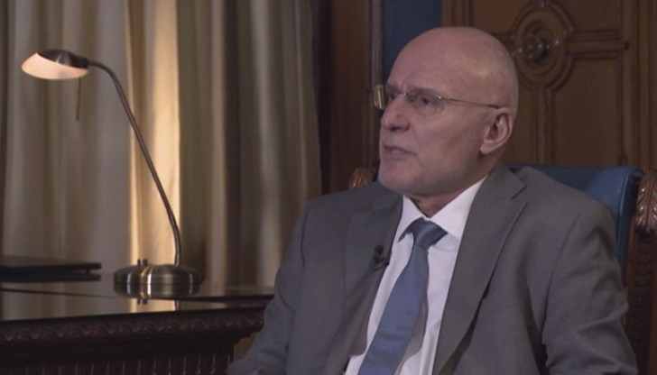 Управителят на БНБ отчете, че има скок и при покупката на жилища. Според него в момента не може да се говори за „имотен балон“, но има такъв тренд Управителят на БНБ отчете, че има скок и при покупката на жилища. Според него в момента не може да се говори за „имотен балон“, но има такъв тренд