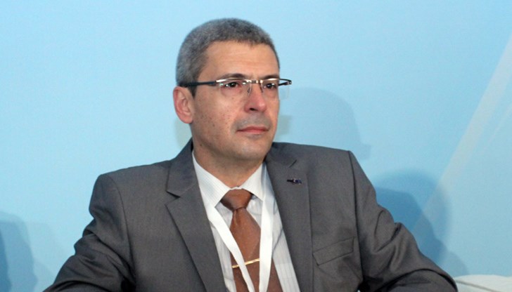 Според проф. Илко Гетов, държавите са реагирали остро срещу Омикрон заради предстоящите празници Според проф. Илко Гетов, държавите са реагирали остро срещу Омикрон заради предстоящите празници