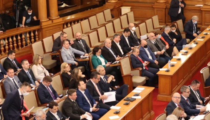 "Възраждане" се противопоставя на поставянето на експериментални течности на деца "Възраждане" се противопоставя на поставянето на експериментални течности на деца