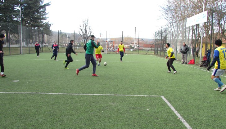 Футболното състезание се провежда традиционно повече от две десетилетия