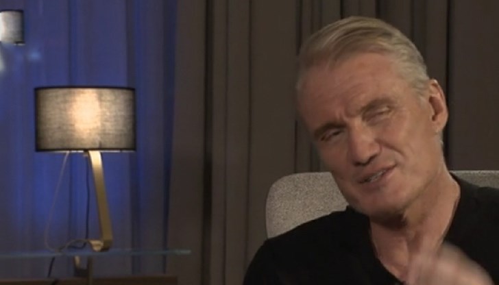 "Мисля, че не съм бил в София от 8 години. Беше много хубаво за мен да се върна обратно тук, да видя всичките си приятели и студиото", споделя звездата