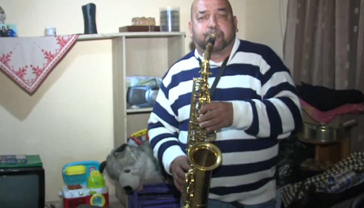 Семейството му се прехранва с това, с което Данго изкарва в София