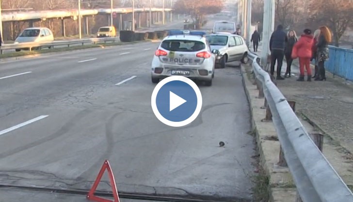 Четири автомобила се удариха заради заледен участък