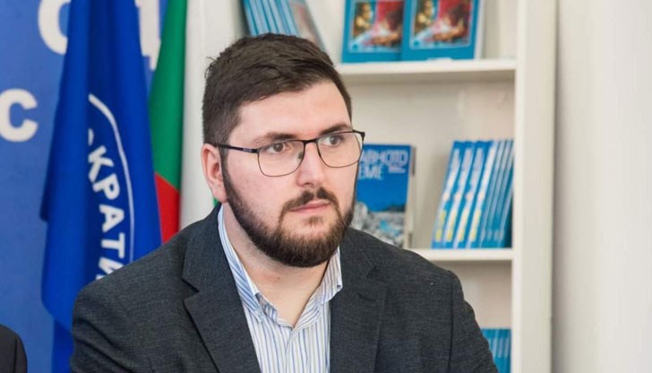 Румен Христов изключил областите Бургас, Кюстендил, Сливен и Разград от СДС. По ченгеджийски, разбира се, алармира Дончо Златев Румен Христов изключил областите Бургас, Кюстендил, Сливен и Разград от СДС. По ченгеджийски, разбира се, алармира Дончо Златев