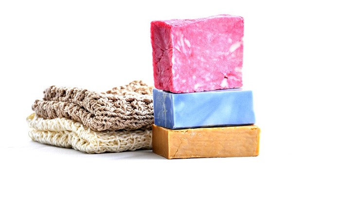 Самият процес на приготвяне обаче изисква предпазливост, за да не нараним ръцете или очите си Самият процес на приготвяне обаче изисква предпазливост, за да не нараним ръцете или очите си