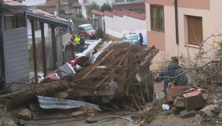 Селата Триград и Ягодина в община Девин остават блокирани заради пропаднали пътища