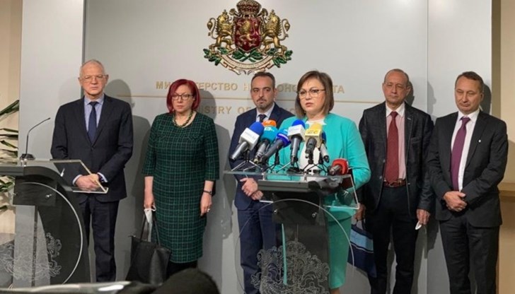 Аз лично съм привърженик на мораториума, защото смятам, че така помагаме на домакинствата и семейства, заяви вицепремиерът Аз лично съм привърженик на мораториума, защото смятам, че така помагаме на домакинствата и семейства, заяви вицепремиерът