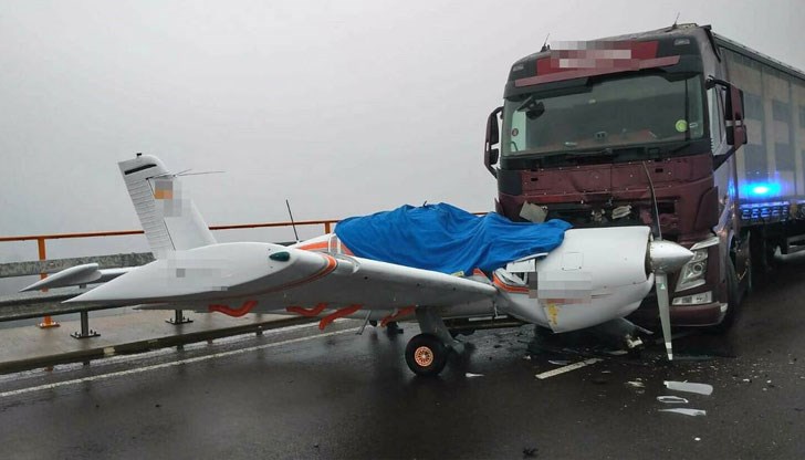 72-годишният пилот е направил зрелищно аварийно кацане