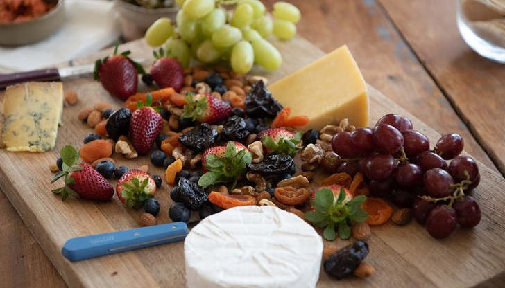 Изследванията показали, че в сушените плодове се съдържат много биологично активни съединения, витамини и минерали, които осигуряват антиоксидантните им свойства и потискат появата на рак, сърдечно-съдови заболявания и вътрешни възпаления