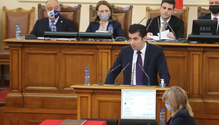 „Не може малкият ресторант на ъгъла в София да изисква такъв документ от своите клиенти, а в МС да се влиза без сертификат”, каза Петков „Не може малкият ресторант на ъгъла в София да изисква такъв документ от своите клиенти, а в МС да се влиза без сертификат”, каза Петков