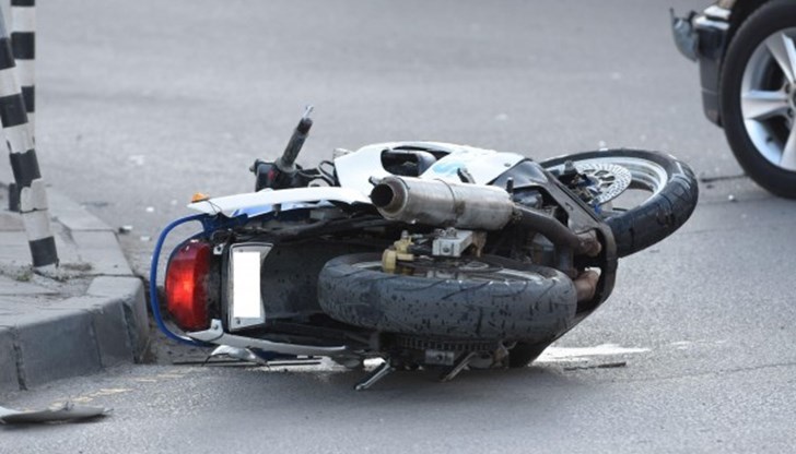 Мотоциклетистът е пострадал с натъртвания по тялото, освободен е за домашно лечение