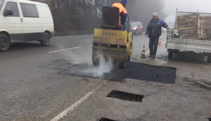 Обезопасяване на пътя Русе-Бяла в участъка по Беленския баир се извършва днес и утре