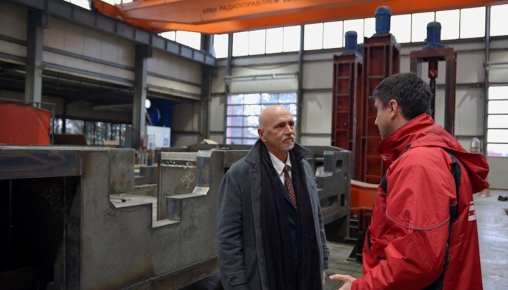 Това е първата обиколка на министъра на трансорта в железопътен обект