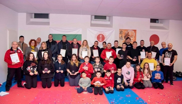 В „Кано – Русе“ тренират 50 деца в три възрастови групи – най-малките са 4-годишни, а най-големите – почти пълнолетни