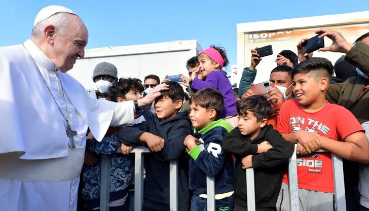 Това е второто му посещение след 2016 година на гръцкия остров, превърнал се в синоним на бежанската криза