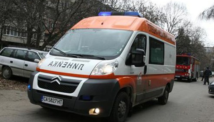 Шофьорът на камиона е подал сигнала към спешните медици