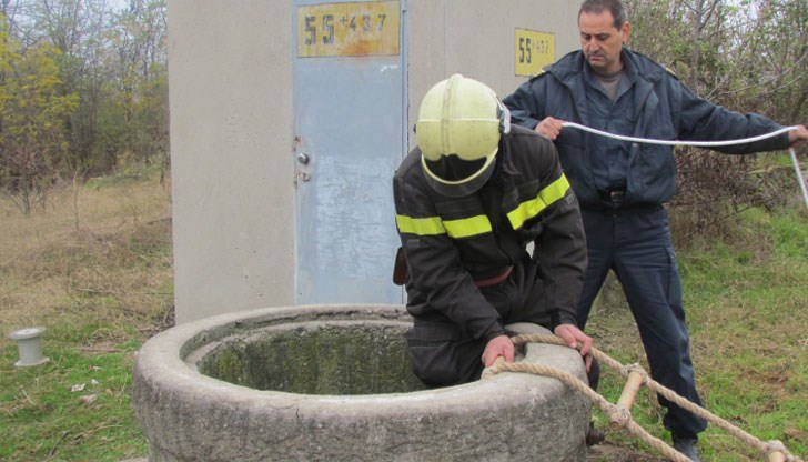 Съседи са открили бастуна ѝ до кладенеца и са сигнализирали на тел. 112