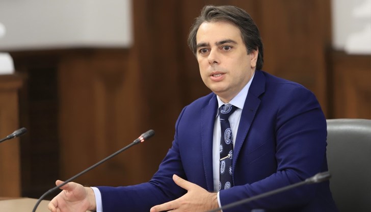 Василев поясни още, че е поискано от ВиК сектора да се направи обследване къде са най-големите загуби Василев поясни още, че е поискано от ВиК сектора да се направи обследване къде са най-големите загуби