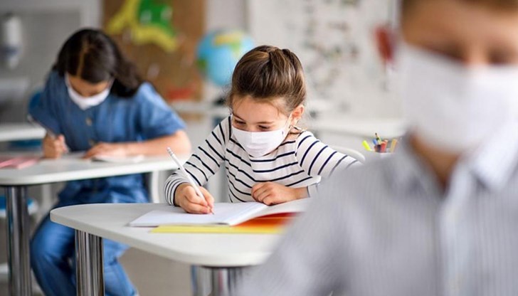 Само четири са положителните проби сред тях