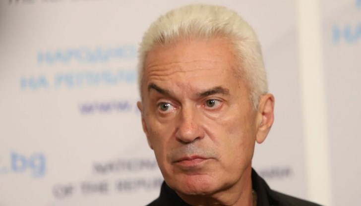 Минава някакъв и ми казва: Ей, боклук. И аз ставам и му шибвам два шамара, обясни лидерът на АТАКА