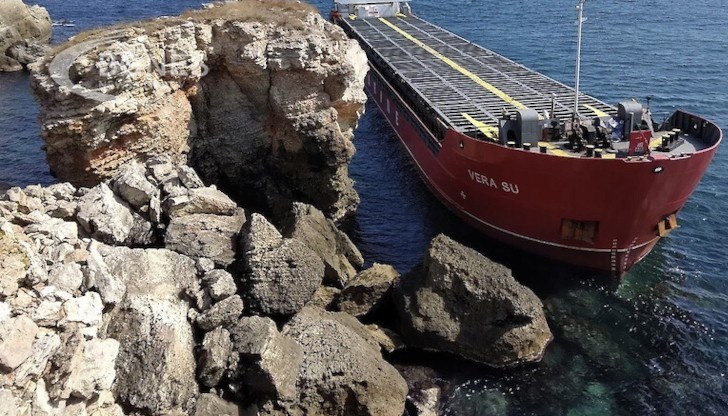 Пускат кораба на търг, ако корабособственикът и застрахователят не покрият разходите по спасяването му