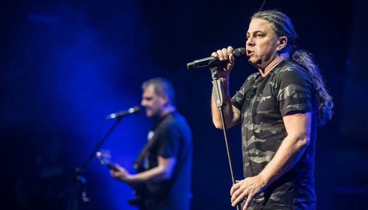 Предвидена е и подгряваща програма на русенски рок групи Предвидена е и подгряваща програма на русенски рок групи