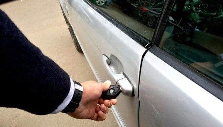 Ако ключовете на колата са електронни, задължително идете в сервиз, а не ползвайте резервни