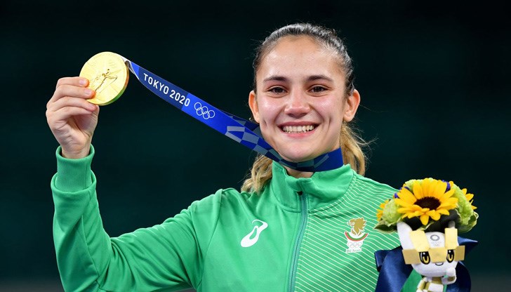 Първата награда в една от най-оспорваните анкети „Спортист на годината на България“ с малка преднина отива при златната ни медалистка от Олимпийските игри в Токио
