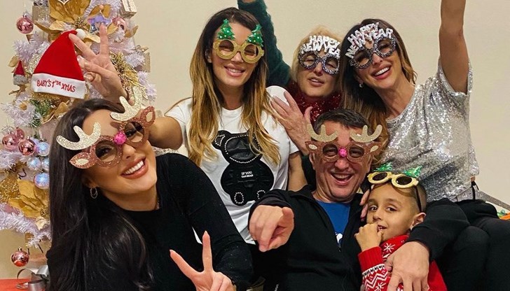 Празнично настроение заля социалните мрежи Празнично настроение заля социалните мрежи