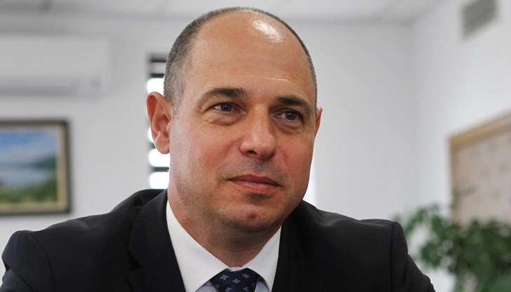 "Макар по Нова година да се очакват по-ниски температури, няма да има сериозни затруднения за задоволяване на нуждите в страната", увери Ангелин Цачев "Макар по Нова година да се очакват по-ниски температури, няма да има сериозни затруднения за задоволяване на нуждите в страната", увери Ангелин Цачев