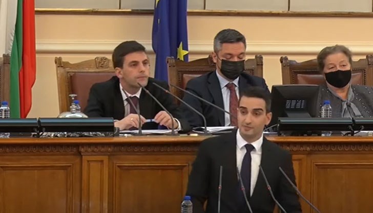 Доведоха държавата до положение на фалит в много области и това им се струва смешно Доведоха държавата до положение на фалит в много области и това им се струва смешно