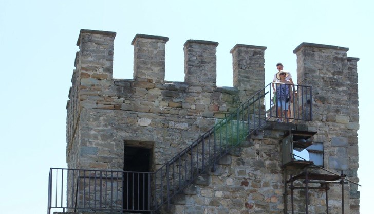 Тепърва ще се изясняват причините за случилото се и дали става въпрос за инцидент или опит за самоубийство