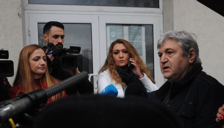 Други редакции плащат двойно и тройно наем, а се оказва, че Блъсков не е плащал и това и е натрупал дългове. И сега - леле, посягат на свободното слово! Други редакции плащат двойно и тройно наем, а се оказва, че Блъсков не е плащал и това и е натрупал дългове. И сега - леле, посягат на свободното слово!