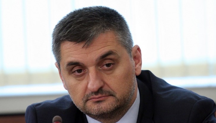 Четвърто поколение съм социалист по сърце, оставам лоялен на БСП, пише Добрев