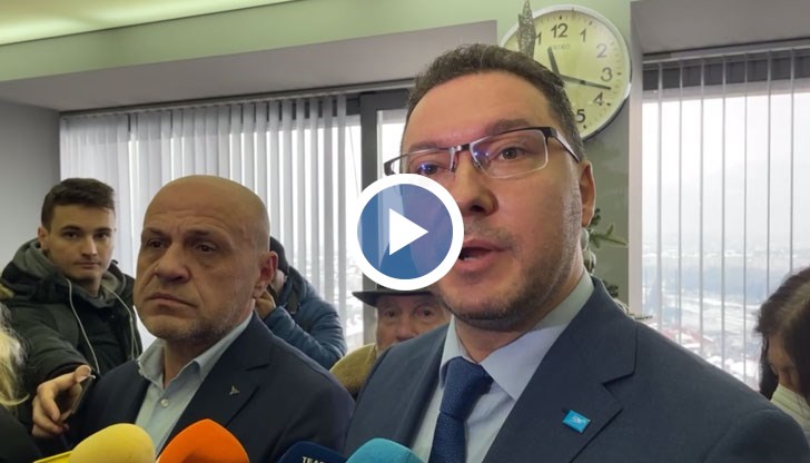 Опитва се да се хареса на новата власт, това е отмъщение