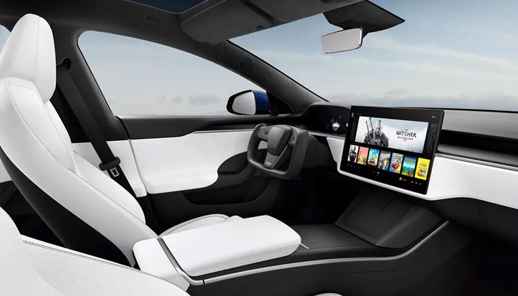 Автомобилният производител е позволил да се играят видеоигри на предния централен сензорен екран по време на движение