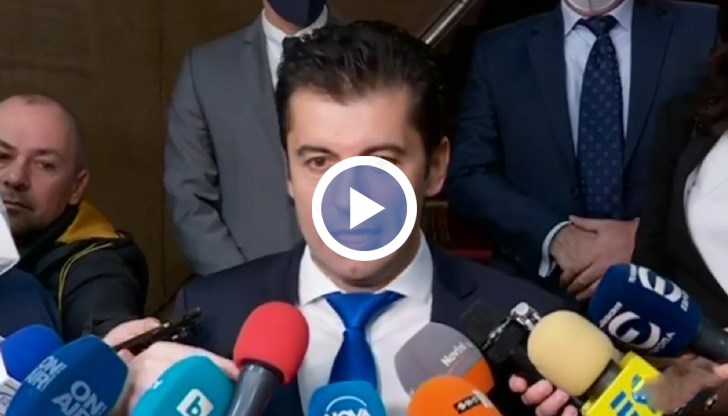 "От нашите коалиционни партньори зависи кога ще бъде подписано споразумението", заяви Петков