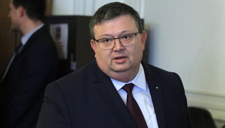 Първоначално ще се пристъпи към изискване на всички относими документи, след което ще бъдат снети обяснения от длъжностни лица Първоначално ще се пристъпи към изискване на всички относими документи, след което ще бъдат снети обяснения от длъжностни лица