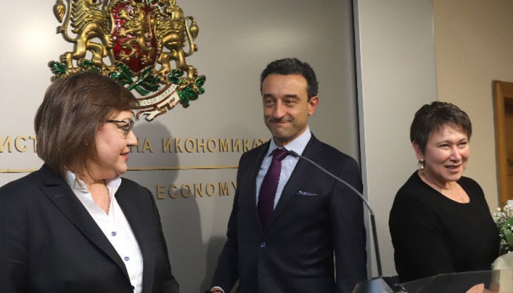 Икономиката ни вече е с двама началници Икономиката ни вече е с двама началници