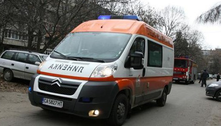 Пристигналите на място екипи на полицията и Бърза помощ констатирали смъртта на 32-годишния водач на леката кола Пристигналите на място екипи на полицията и Бърза помощ констатирали смъртта на 32-годишния водач на леката кола