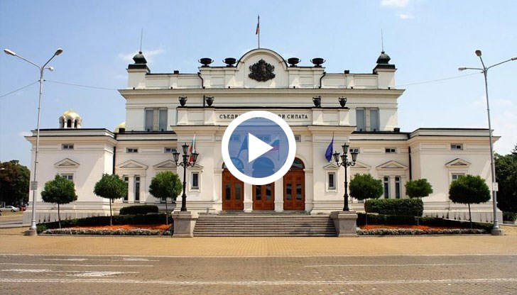 В управляващата коалиция влизат „Продължаваме Промяната”, БСП, „Има такъв народ” и „Демократична България”. Техните гласове в НС са общо 134.