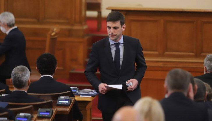 Никола Минчев стана най-младият председател на парламента в историята