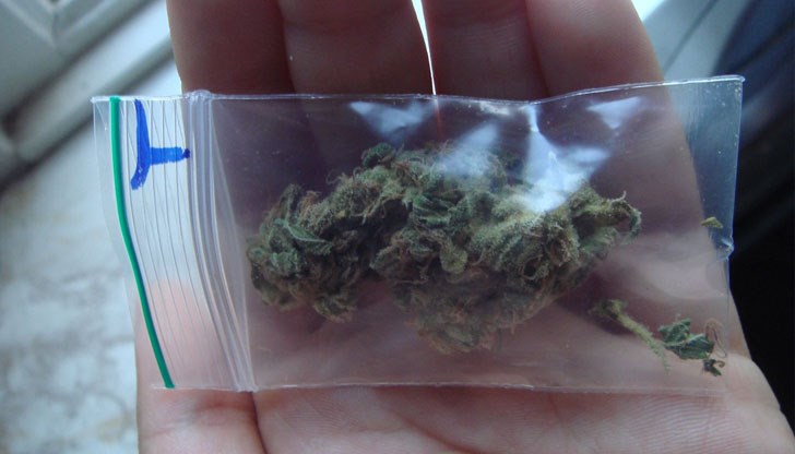 Освен марихуаната в себе си носел и един патрон