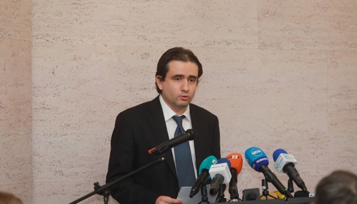 Обществените поръчки и търговският регистър ще бъдат отворени, обяви Божидар Божанов