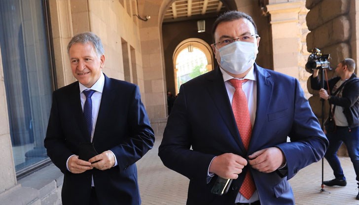 Вместо да намаляват, в пандемията лечебните звена се множат