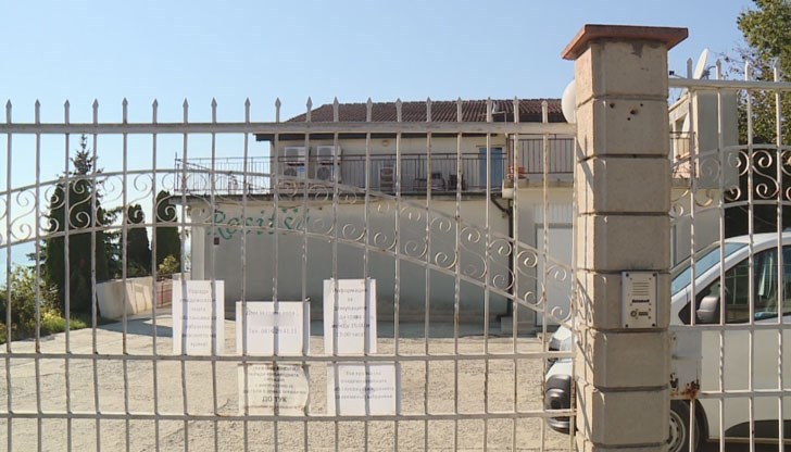 Всички умират! Няма живи! На всички нещо им се случва! Личи си, че хората са умрели в мъки...