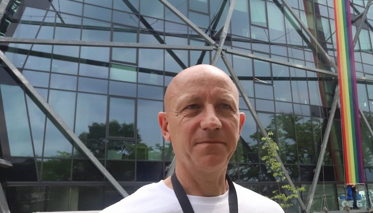 "Съкращаването на администрацията с 30 000 души е единственото конкретизирано добро намерение, което ми попадна и евалата на Асен Василев", пише Ивайло Пенчев "Съкращаването на администрацията с 30 000 души е единственото конкретизирано добро намерение, което ми попадна и евалата на Асен Василев", пише Ивайло Пенчев